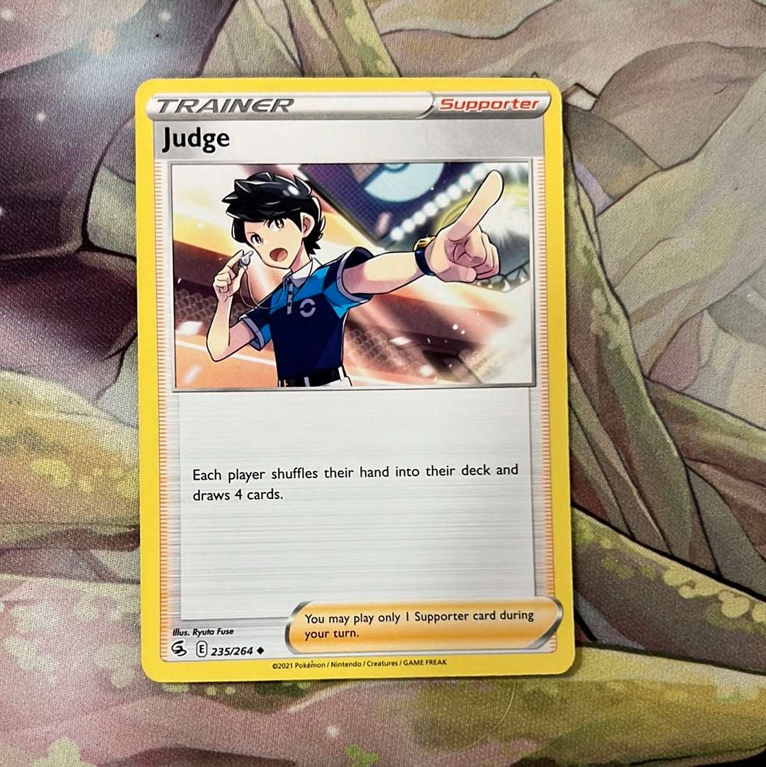 Judge 235/264 - SWSH Fusion Strike Trainer uncommon (Non-Holo)