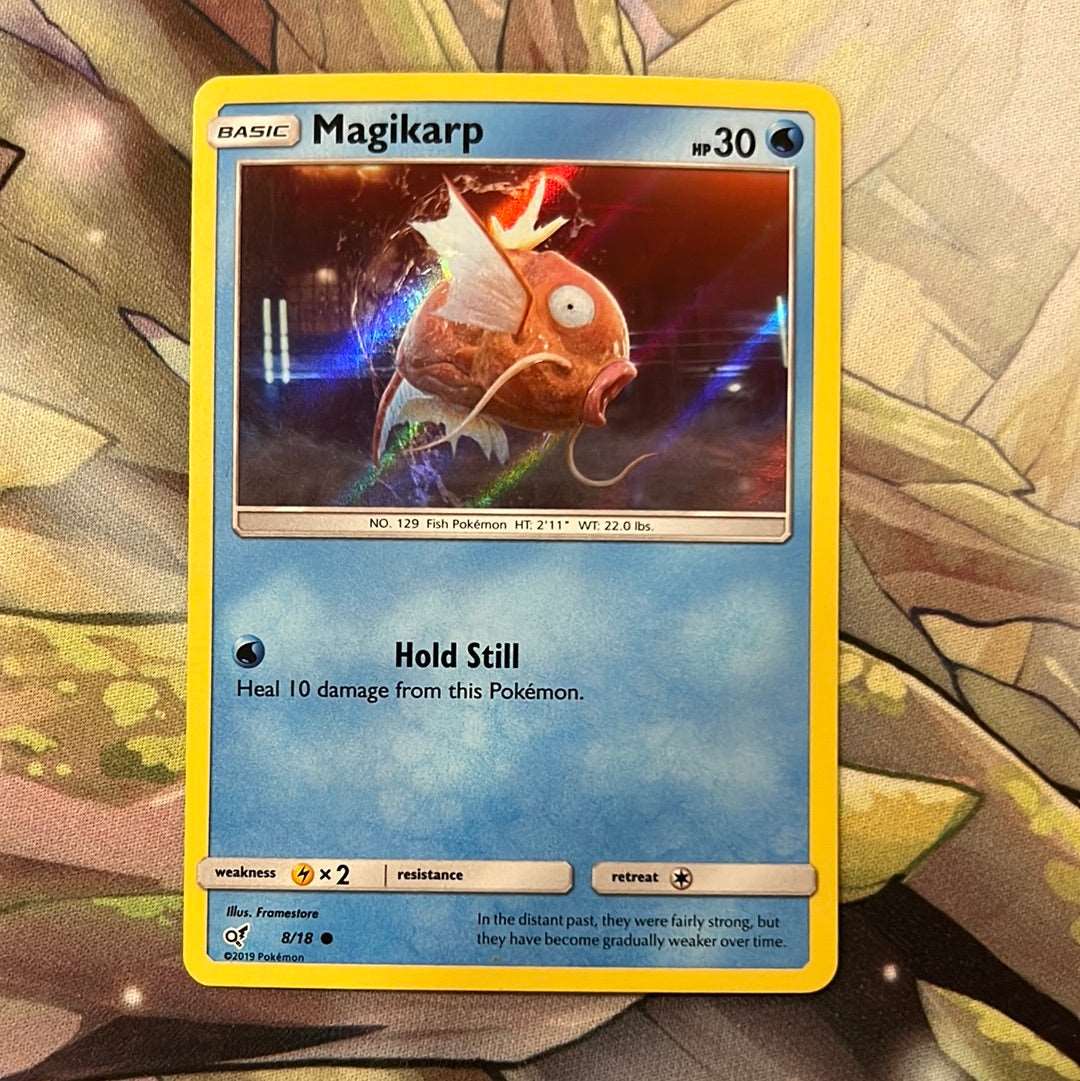 Pokémon: Magikarp 8/18 - Detective Pikachu (Holo Common)
