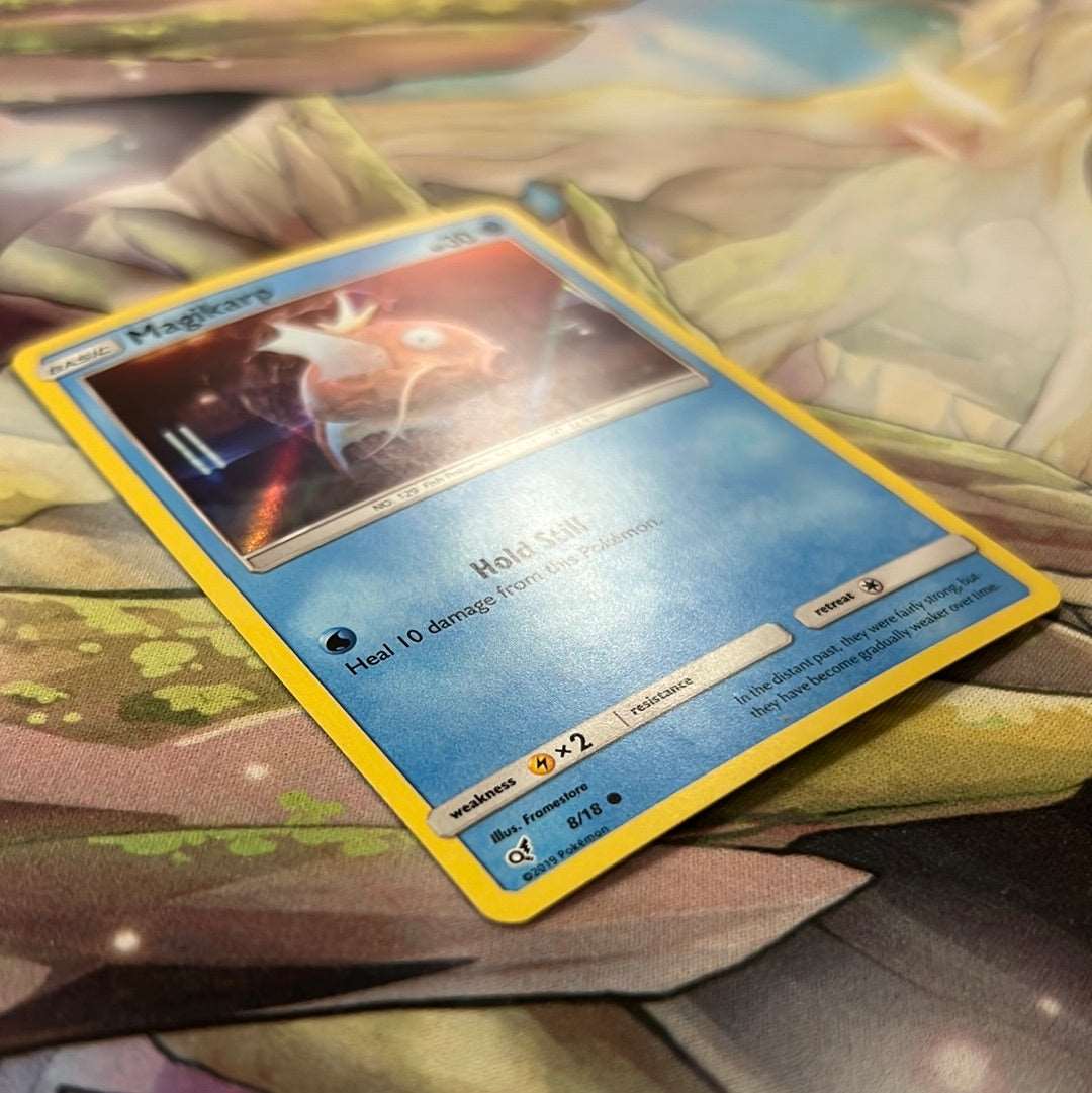 Pokémon: Magikarp 8/18 - Detective Pikachu (Holo Common)
