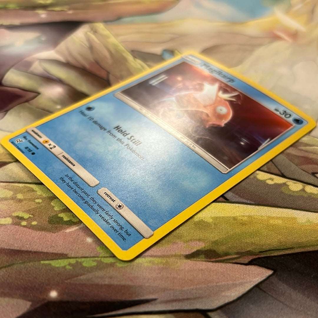 Pokémon: Magikarp 8/18 - Detective Pikachu (Holo Common)